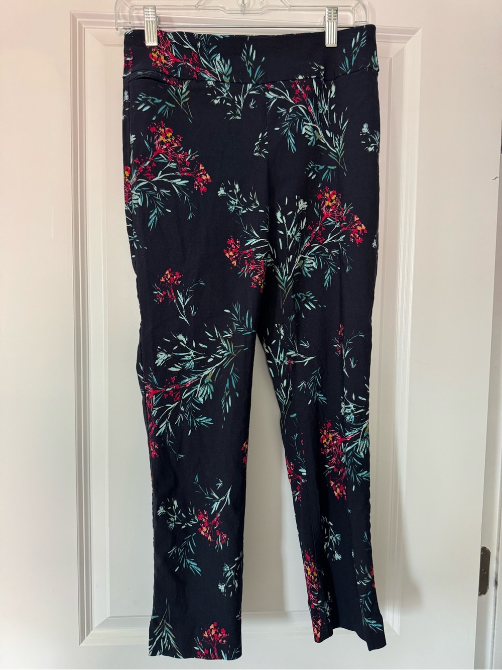 Van Heusen Black Floral Stretch Pants Slacks size 4